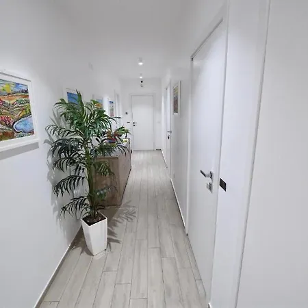 Karol Airport Pensionat 4*