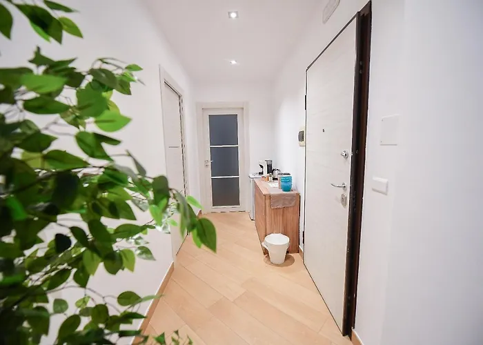 Konukevi Karol Airport 4*