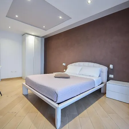 Πανσιόν Karol Airport 4*