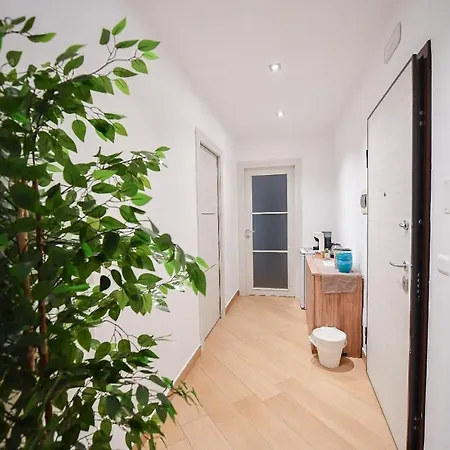 Karol Airport Πανσιόν